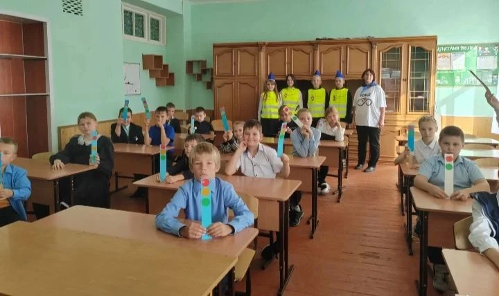 🔴🟡🟢  Сегодня ребята группы продленного дня посетил школьный отряд ЮИД "Патруль". Это...