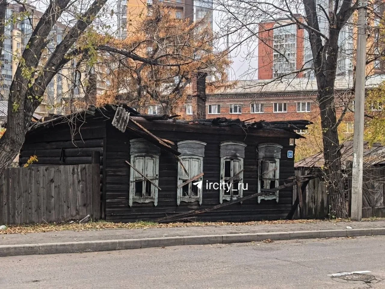 🔥 Деревянный дом сгорел в центре