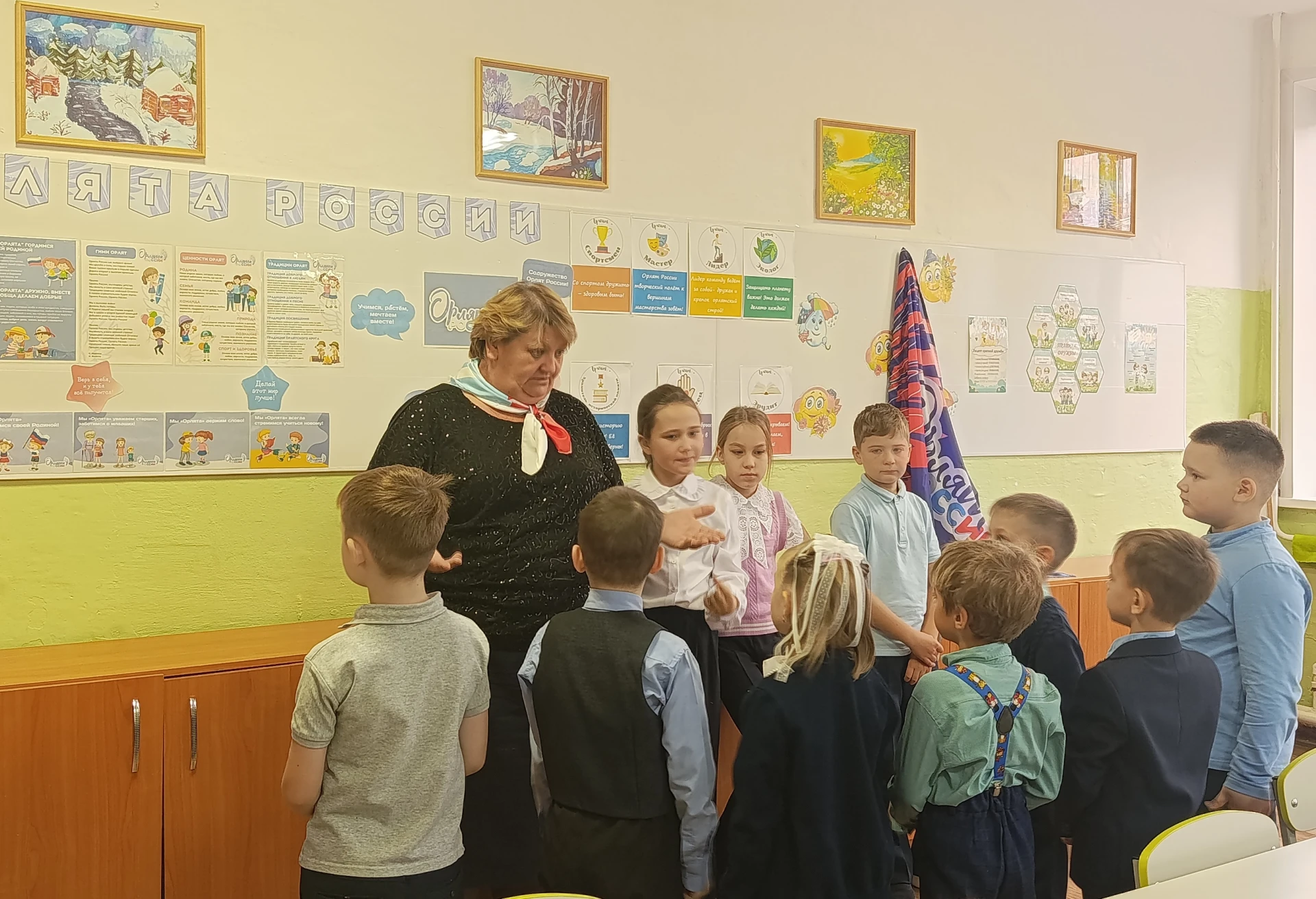 Сегодня первоклассники приходили в гости  к ребятам из 3 класса. Ведь совсем скоро они ...