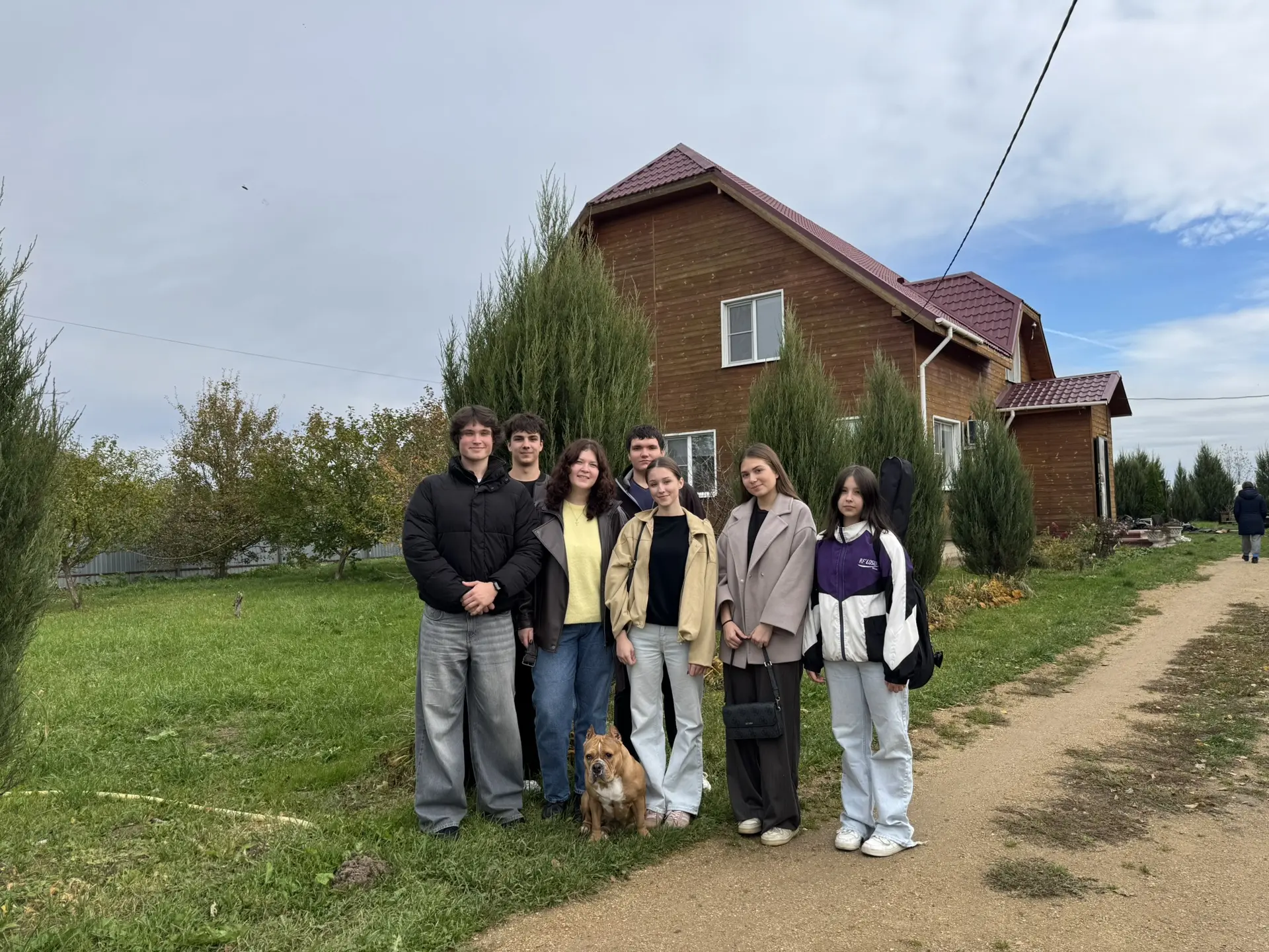 🕊️ Дарить добро — просто! Волонтеры нашей школы побывали в Доме милосердия