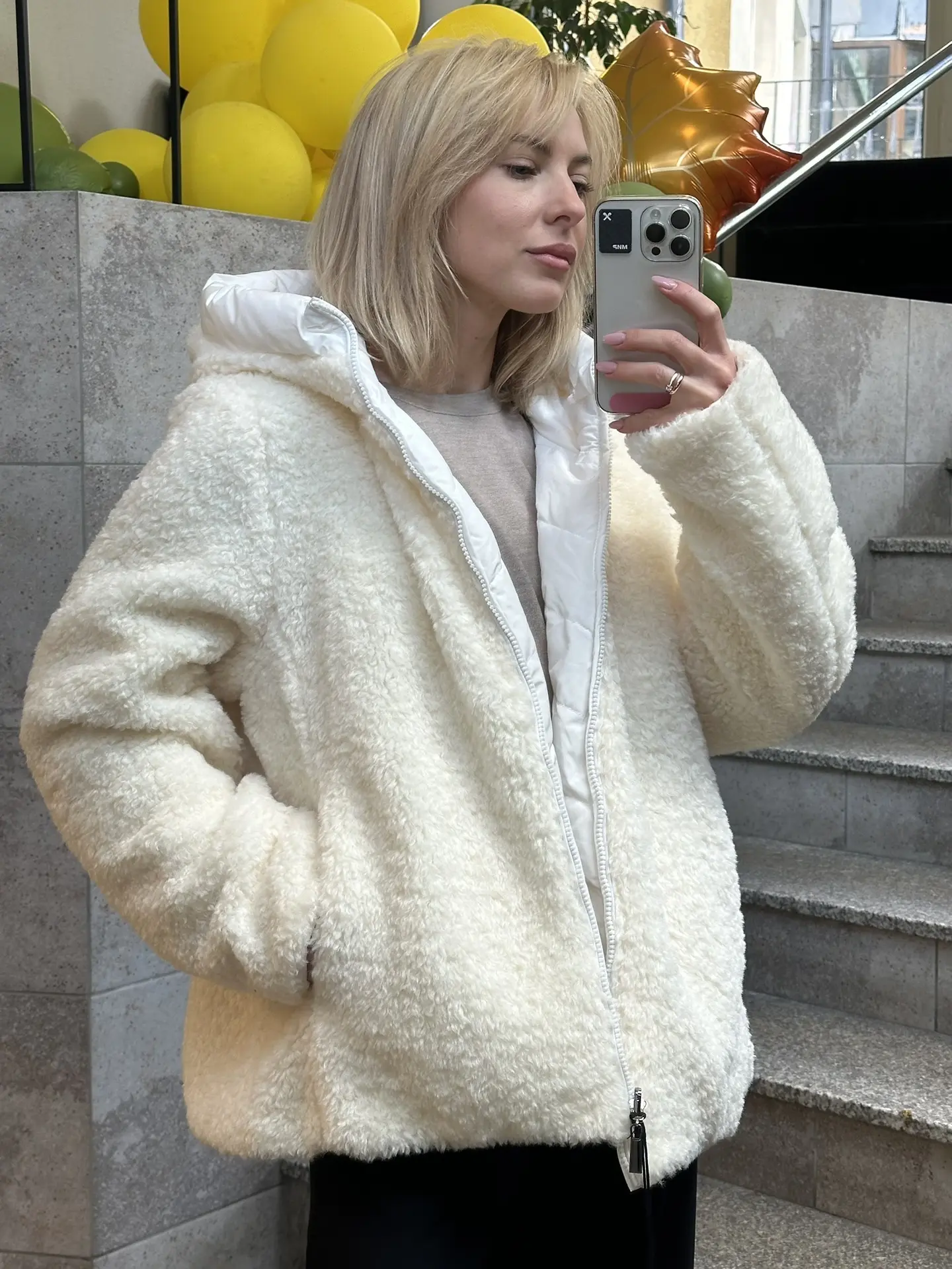 Двусторонняя куртка от бренда CNC (Costume National) в нежнейшем сливочном цвете ☁️