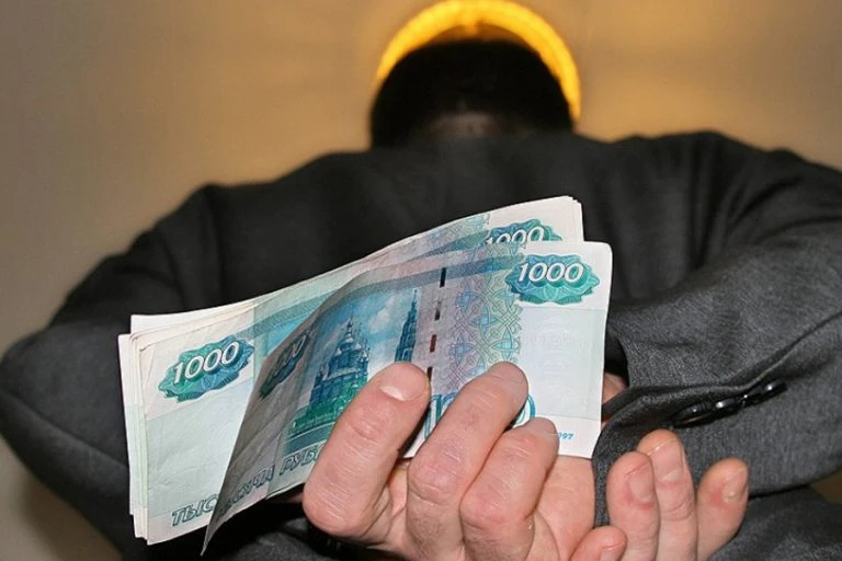 Бравший взятку инспектор ДПС из Ярославля выплатил штраф в 250 тысяч рублей