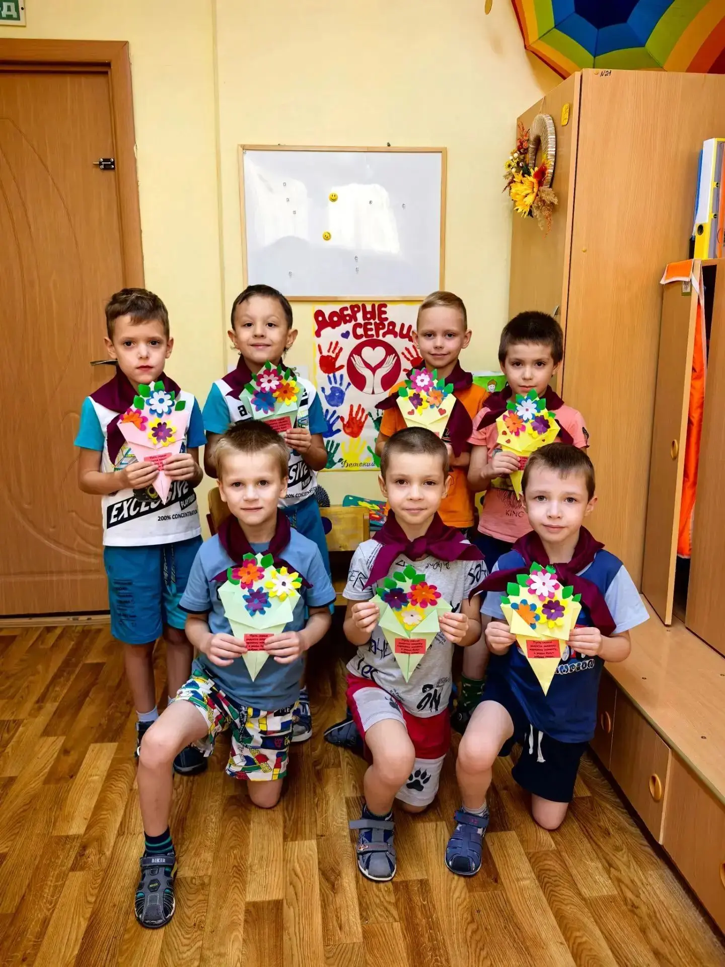 Воспитанники подготовительных групп № 10 и № 5 в рамках Декады пожилых людей и ко Дню п...