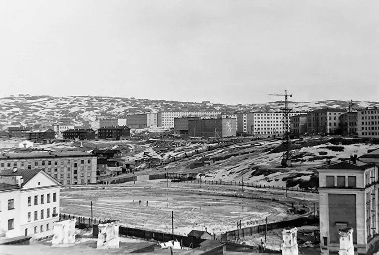 Фотография из архива Юрия Голубева, сделанная в 60-е годы, запечатлела стадион «Строите...