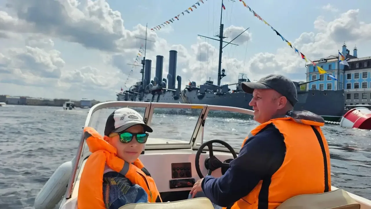 🎉 Ученик 6В класса Шаманин Илья принимает участие во флешмобе ко Дню отца «Мой папа — ...