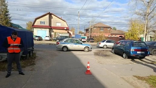 В Нижнем Новгороде во дворе иномарка насмерть переехала лежащего человека