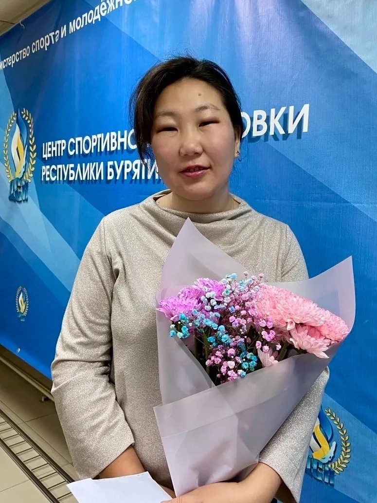 🎁 Поздравляем с днём рождения экономиста АУ РБ ЦСП Соелму Владимировну Цыбденову! 🌺