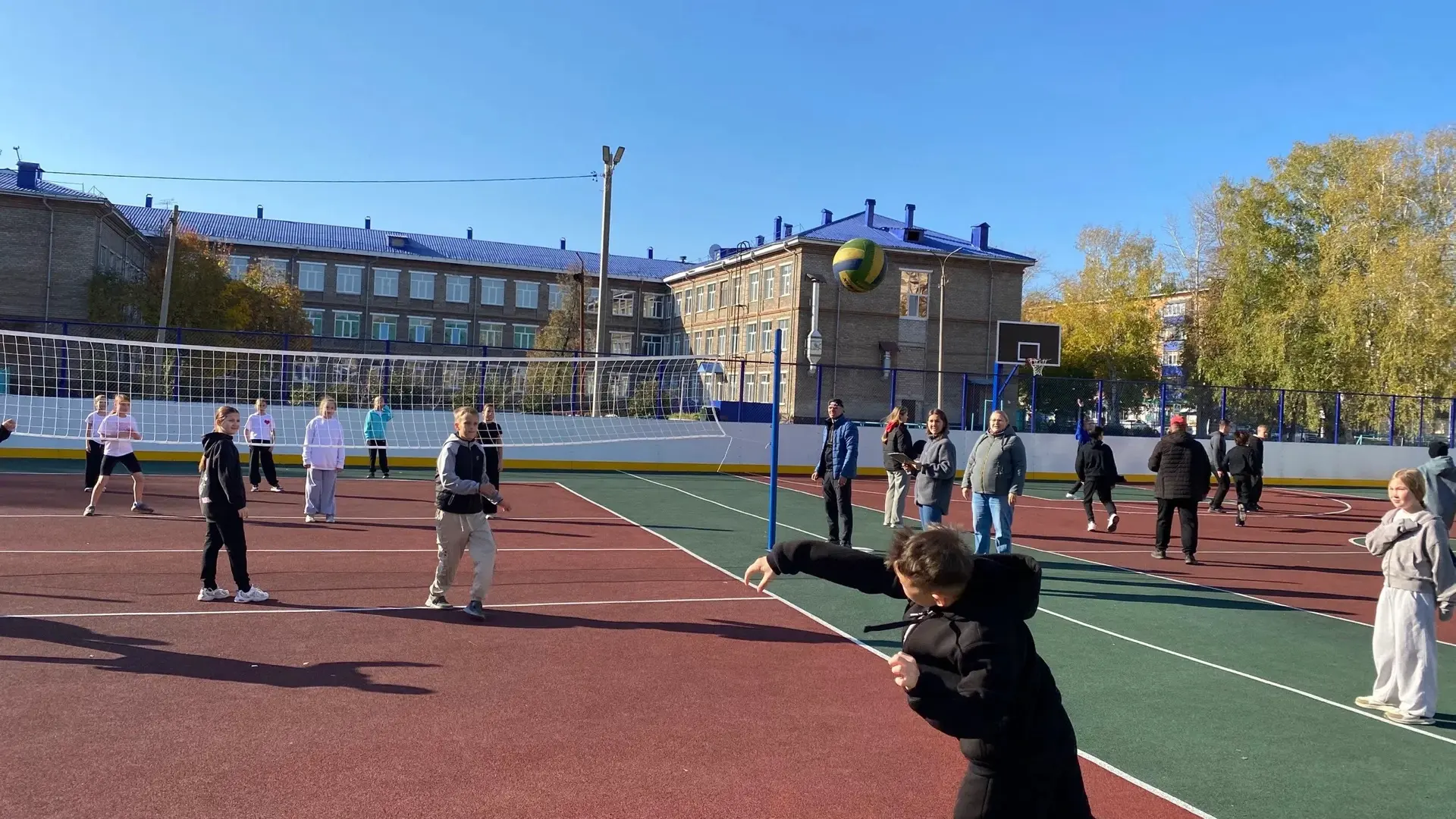 🎉 Товарищеские матчи в лицее: спорт объединяет! 🎉