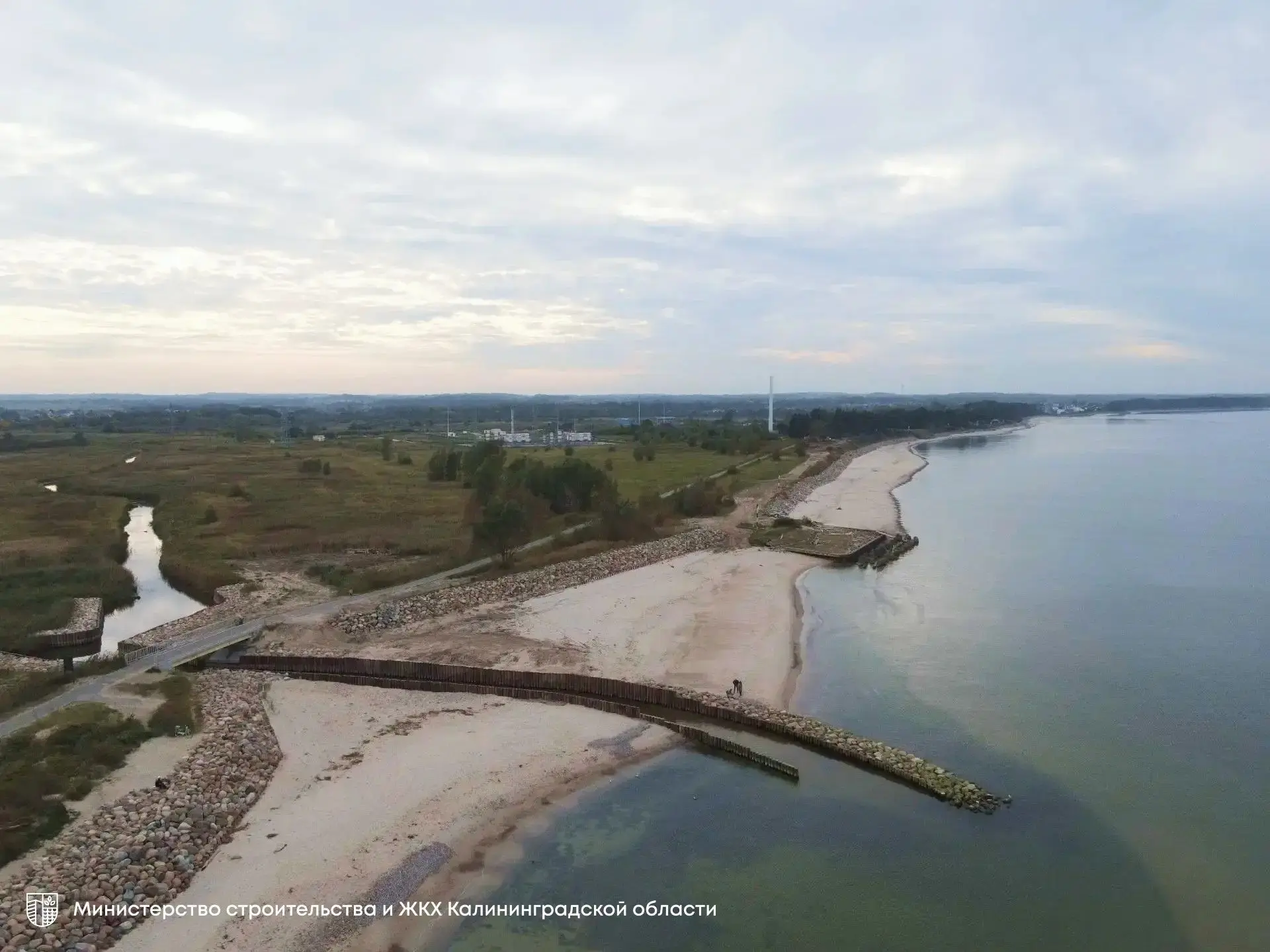 🏞 В Зеленоградском районе полностью завершили укрепление устья реки Алейки, чтобы защи...