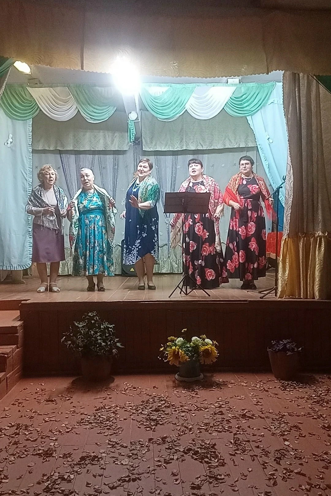 💃🎶 ГОДА — НЕ ПОМЕХА, КОГДА ДУША ПОЁТ! В ФАБРИЧНОМ КЛУБЕ ЗАЖИГАЛИ ОТ ДУШИ! ❤️
