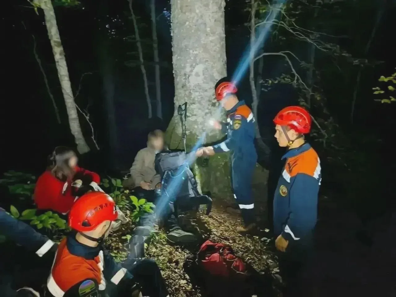 Четырём туристам помогли в горах Сочи