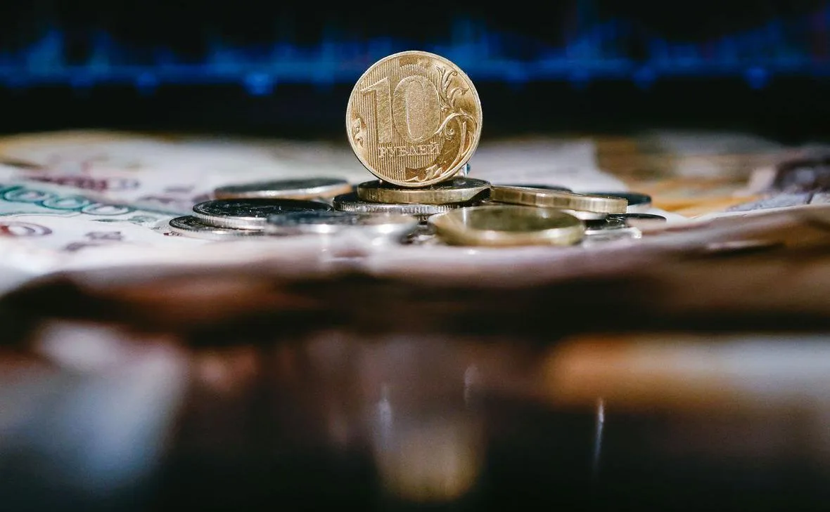 📉💰 Аналитики ЦБ ухудшили прогнозы по рублю и ставке
