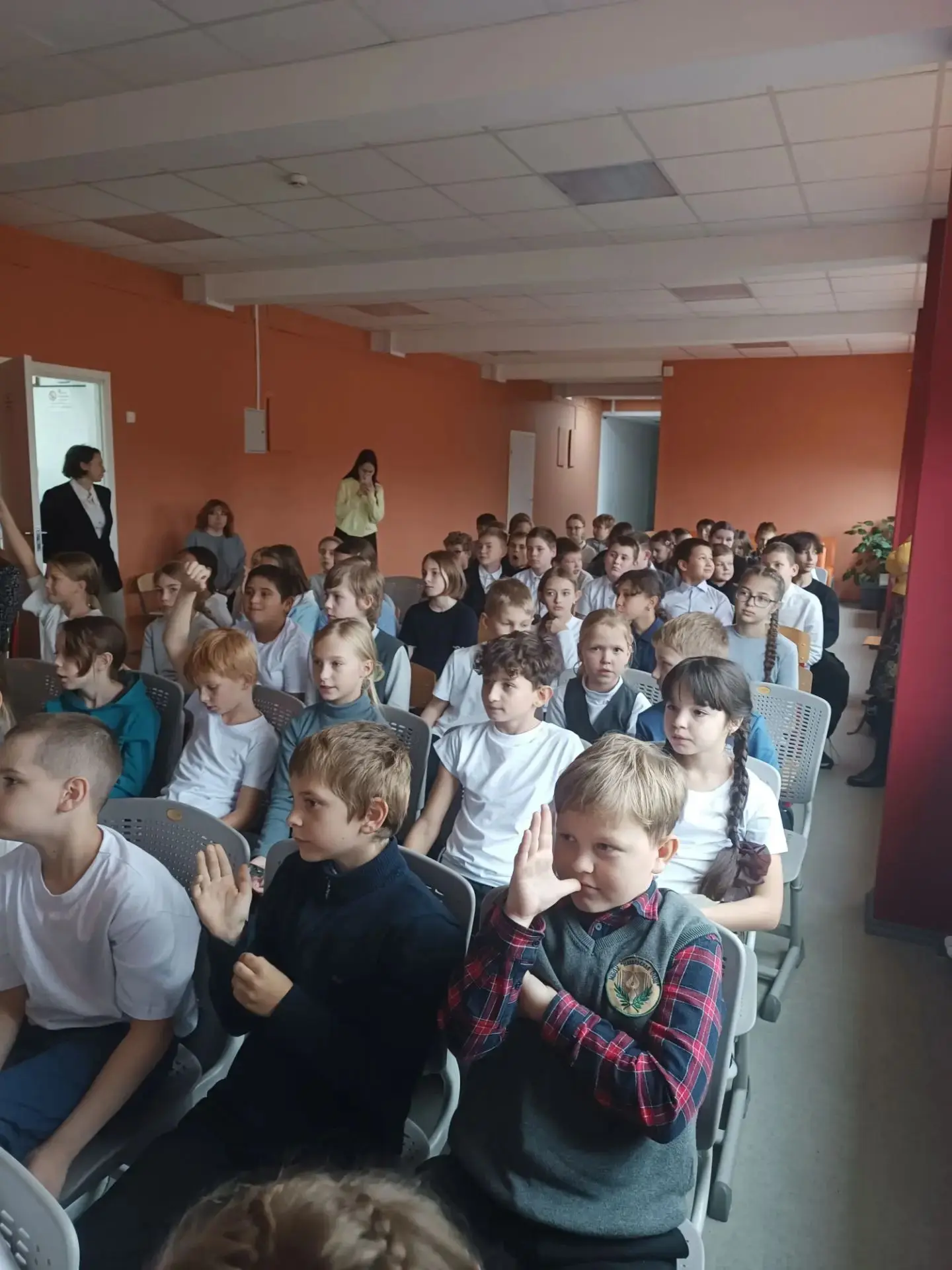 Сегодня школу с профилактическим визитом посетила инспектор Госавтоинспекции Шубовская ...