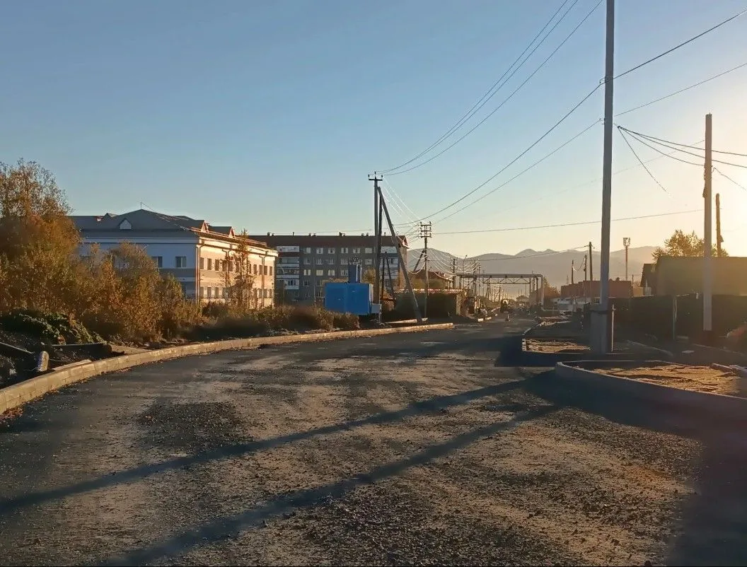 Улица Сиреневая в Троицком постепенно благоустраивается и становится удобнее как для во...