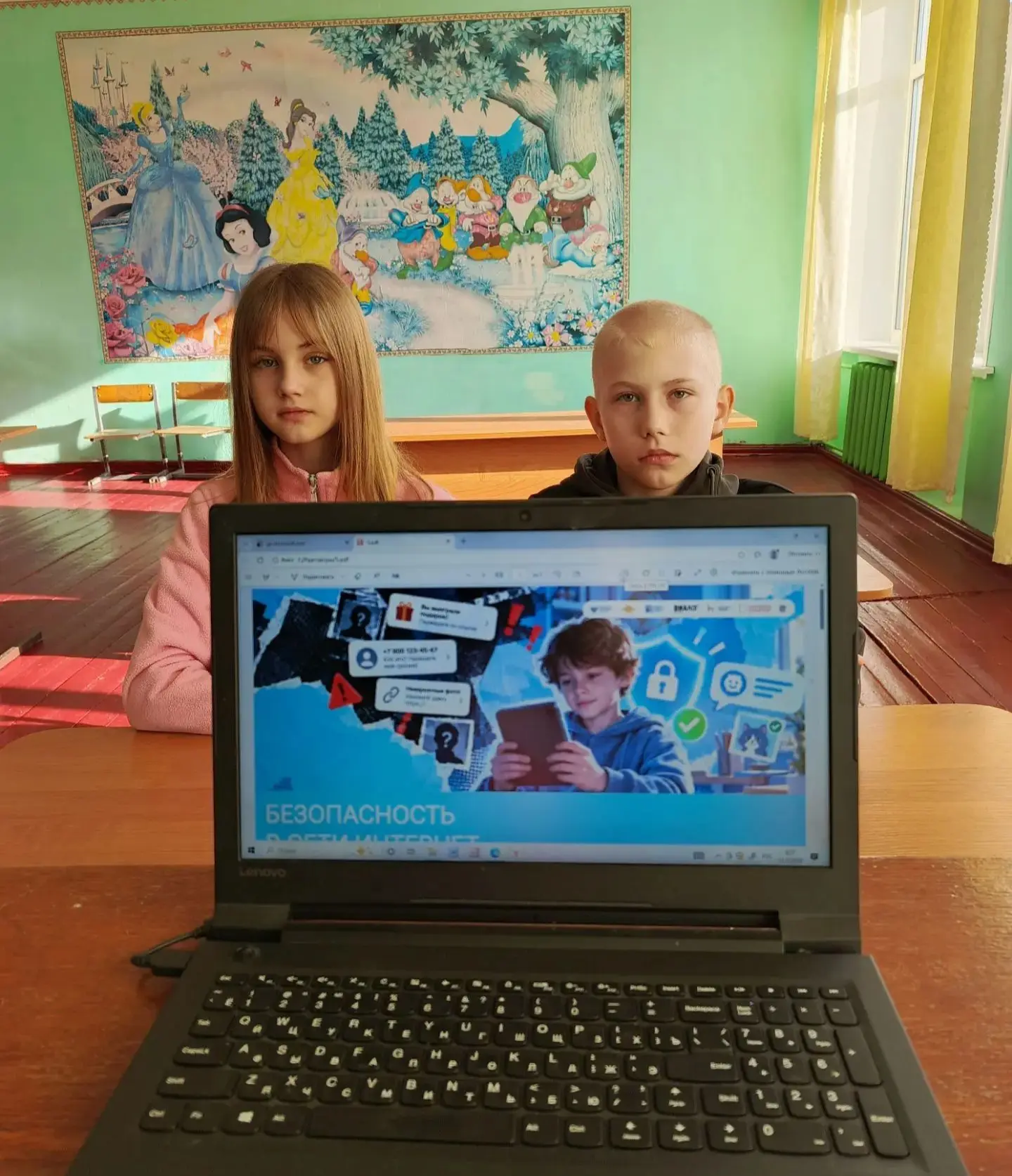 12 октября в МКОУ "Среднеольшанская СОШ" прошли «Разговоры о важном» на тему «Безопасно...