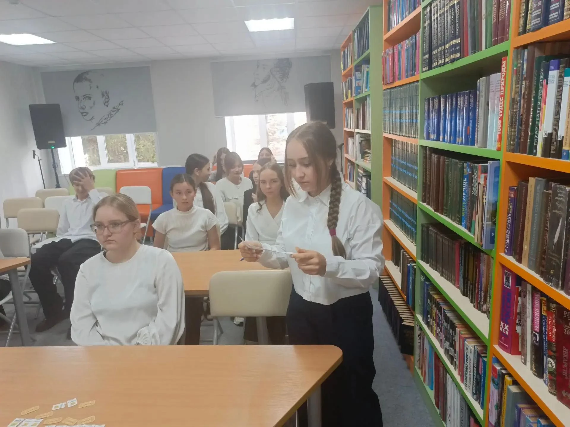 Сегодня, во Всероссийский день чтения библиотека пригласила старшеклассников на програм...
