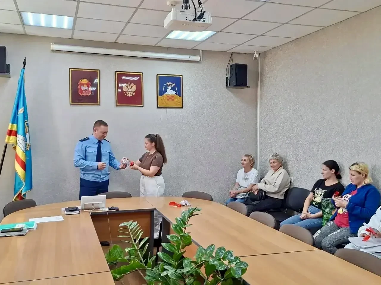 🔑 Троим детям-сиротам вручили ключи от квартир
