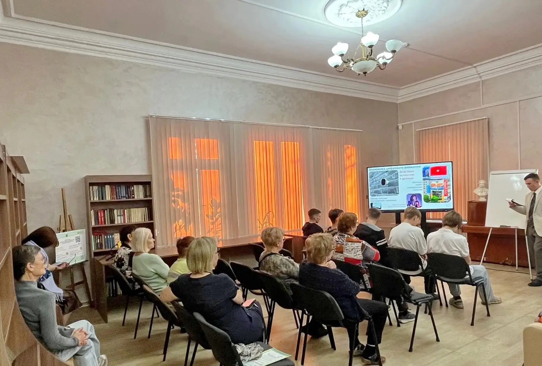 В библиотеке № 3 им. Л. Беспрозванного прошла открытая лекция «Не быть, а казаться». Те...