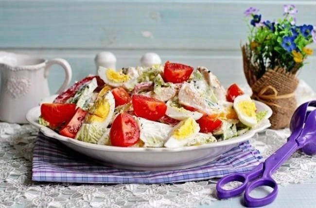 🍛 Салат с куриной грудкой, овощами и сметаной