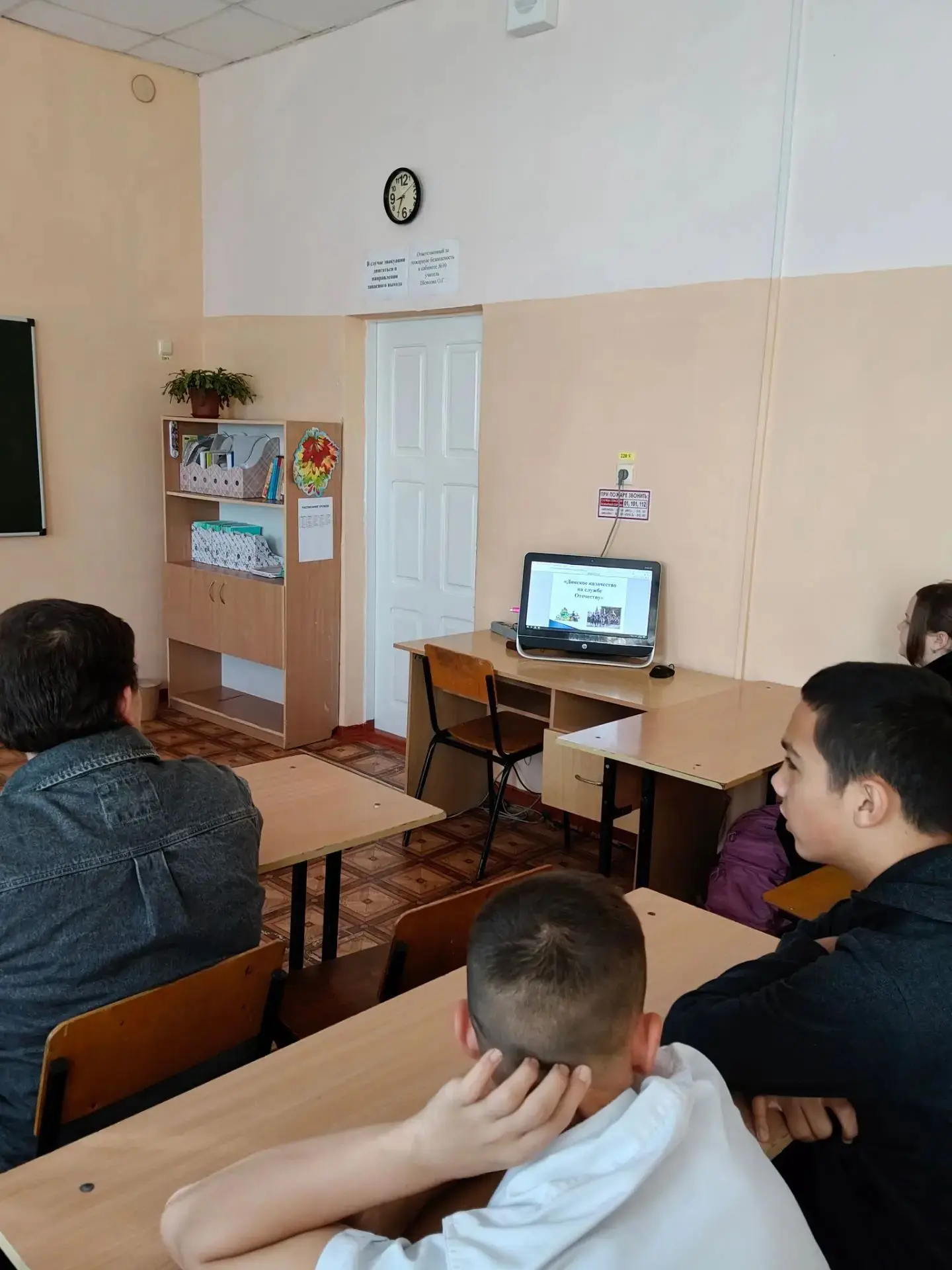 В 7 А классе был проведен классный час, посвящённый возрождению казачества на Дону.