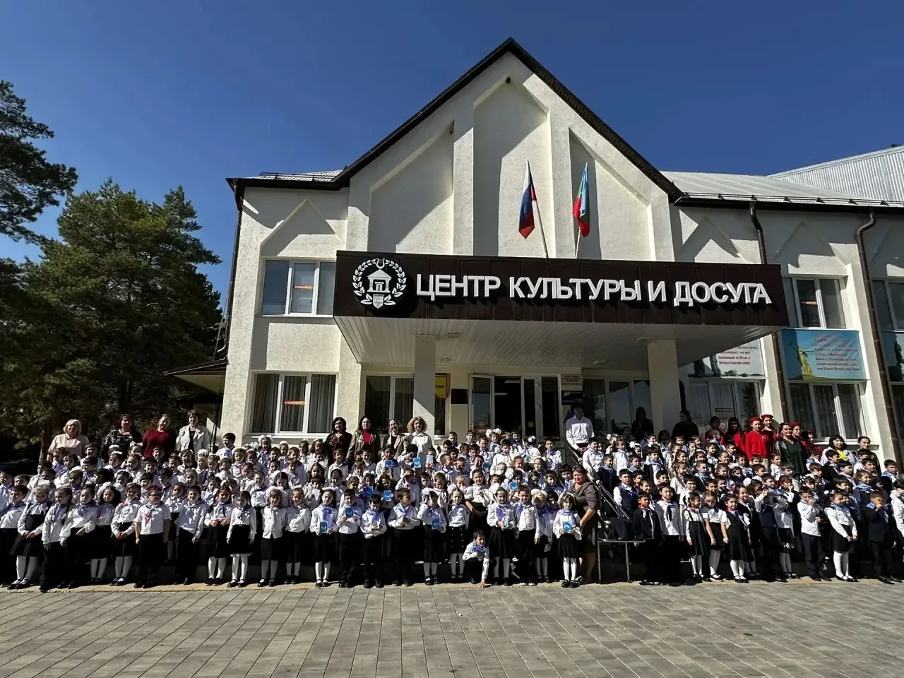🪽 Расправив крылья. Парад посвящения  в ряды «Орлят Росси» в Усть-Джегутинском районе ...