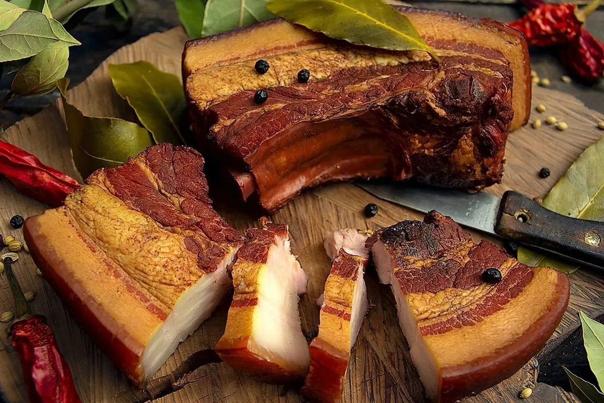 🥓 Сало в луковой шелухе