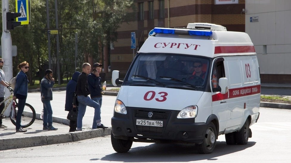 В Сургуте неизвестный выстрелил в припаркованный автомобиль