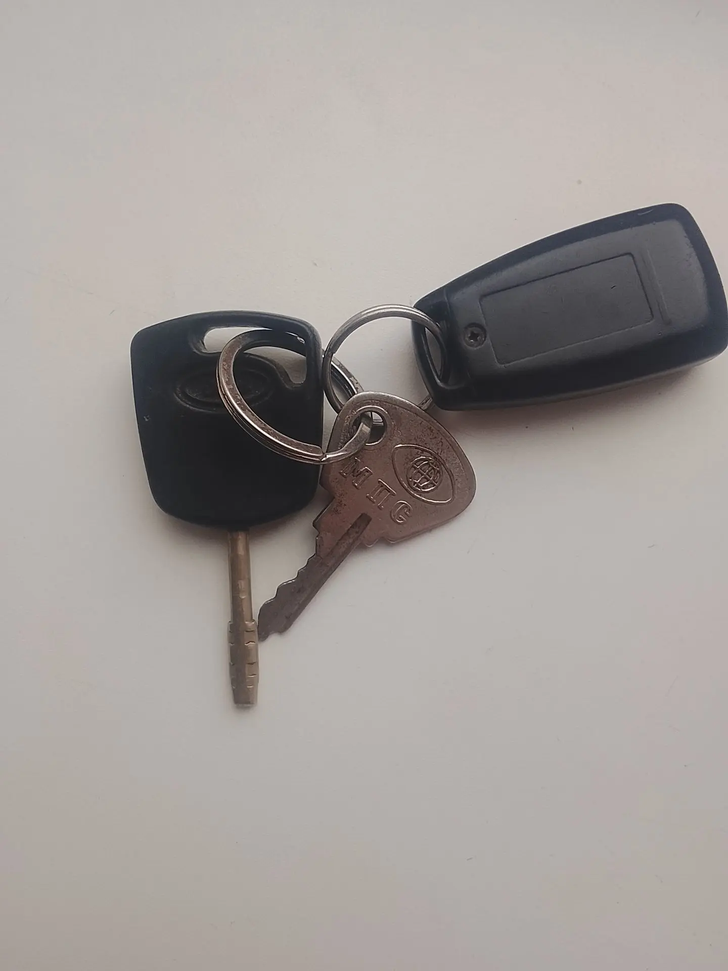 Найдены ключи от машины ford по улице Ленина возле библиотеки верну вознограждение