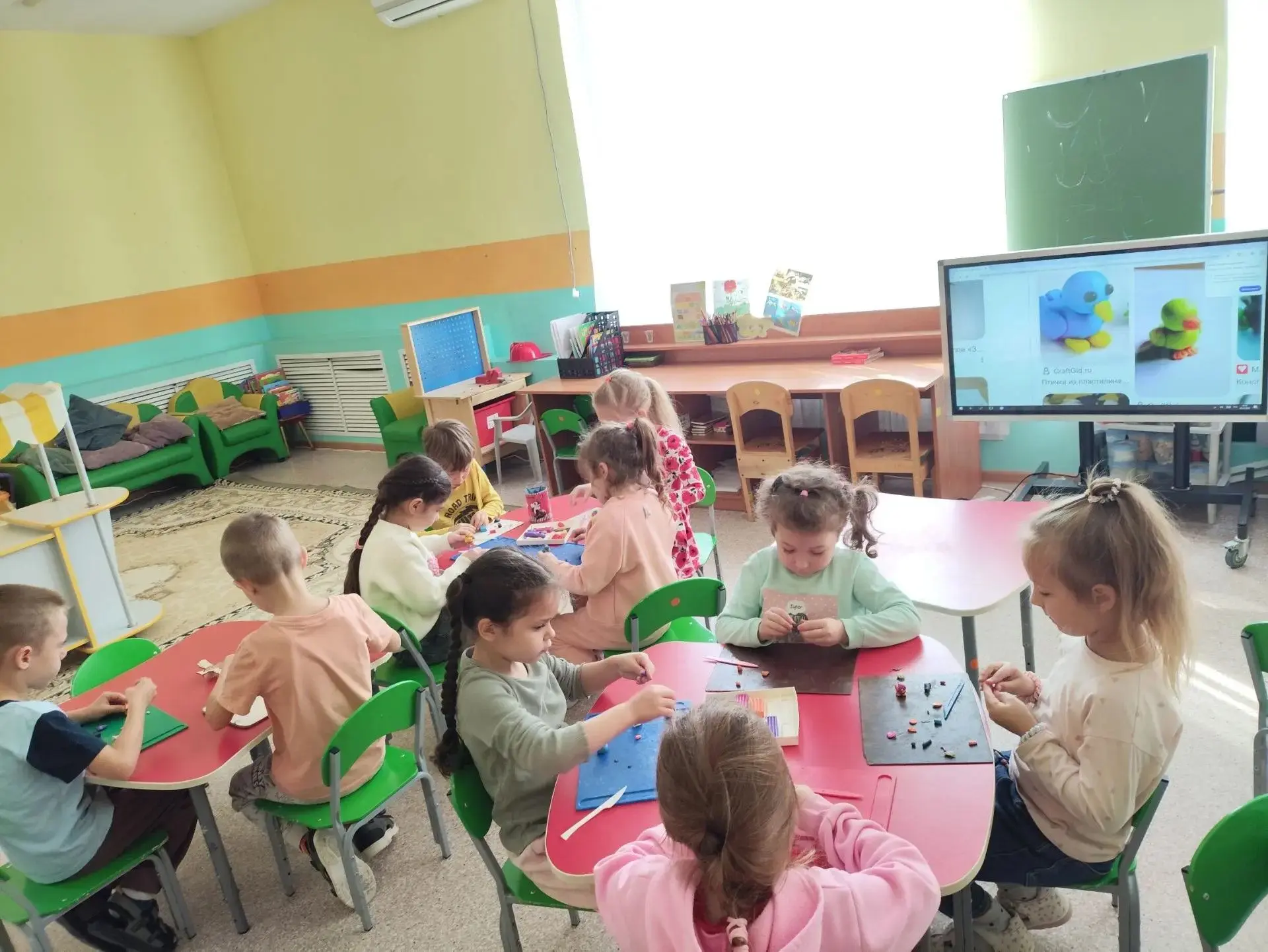 Так проходят занятия в рамках реализации образовательной программы в группах МБДОУ № 27...