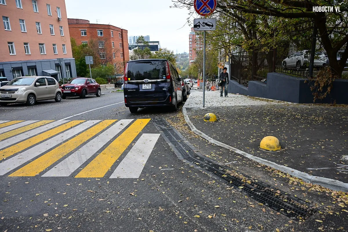 🚧🏙️ Во Владивостоке на Алеутской отремонтировали дорогу и обустроили новый тротуар
