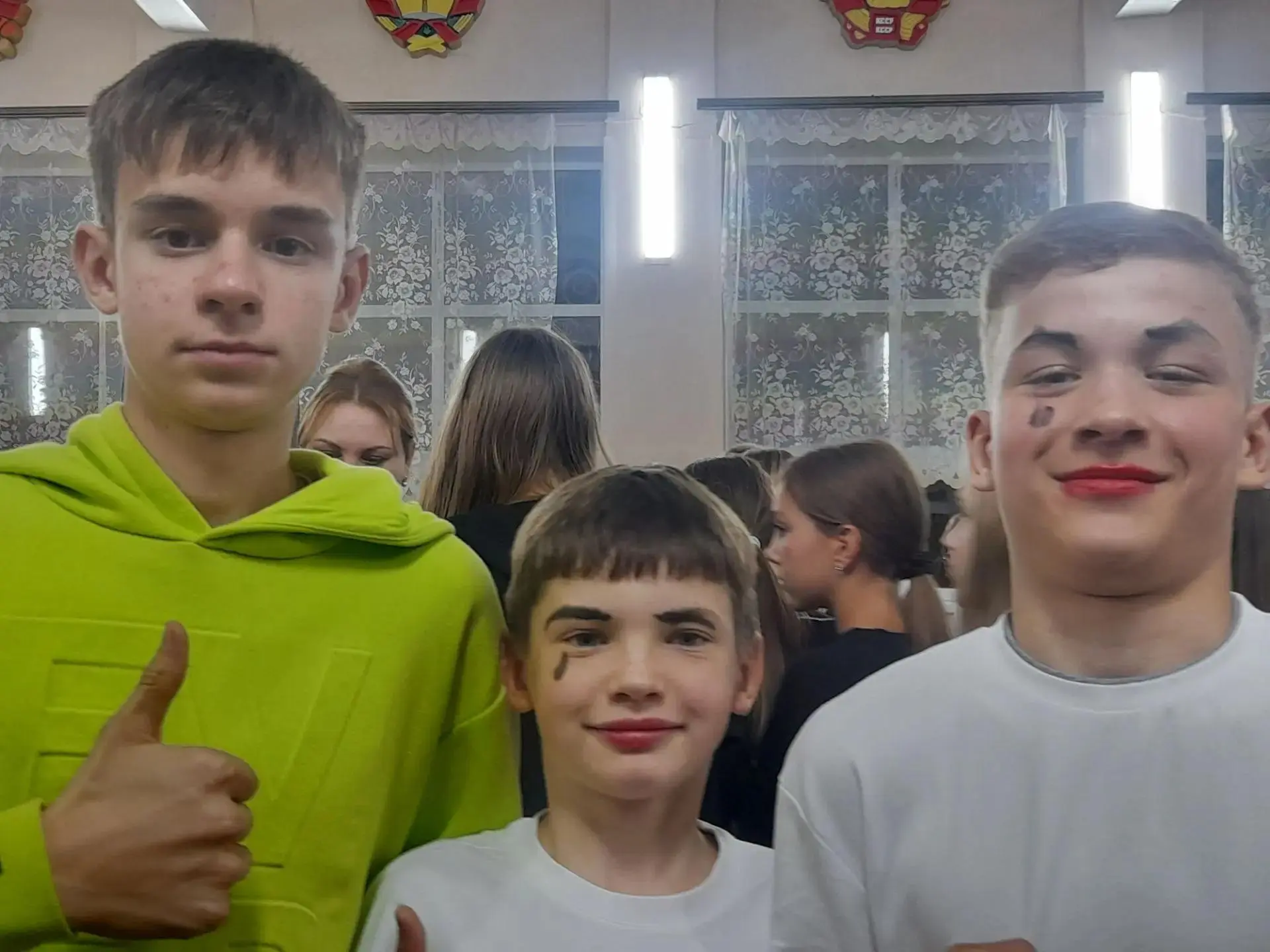 Чем должен заканчиваться идеальный первый день в лагере? Конечно, дискотекой! 💃🕺