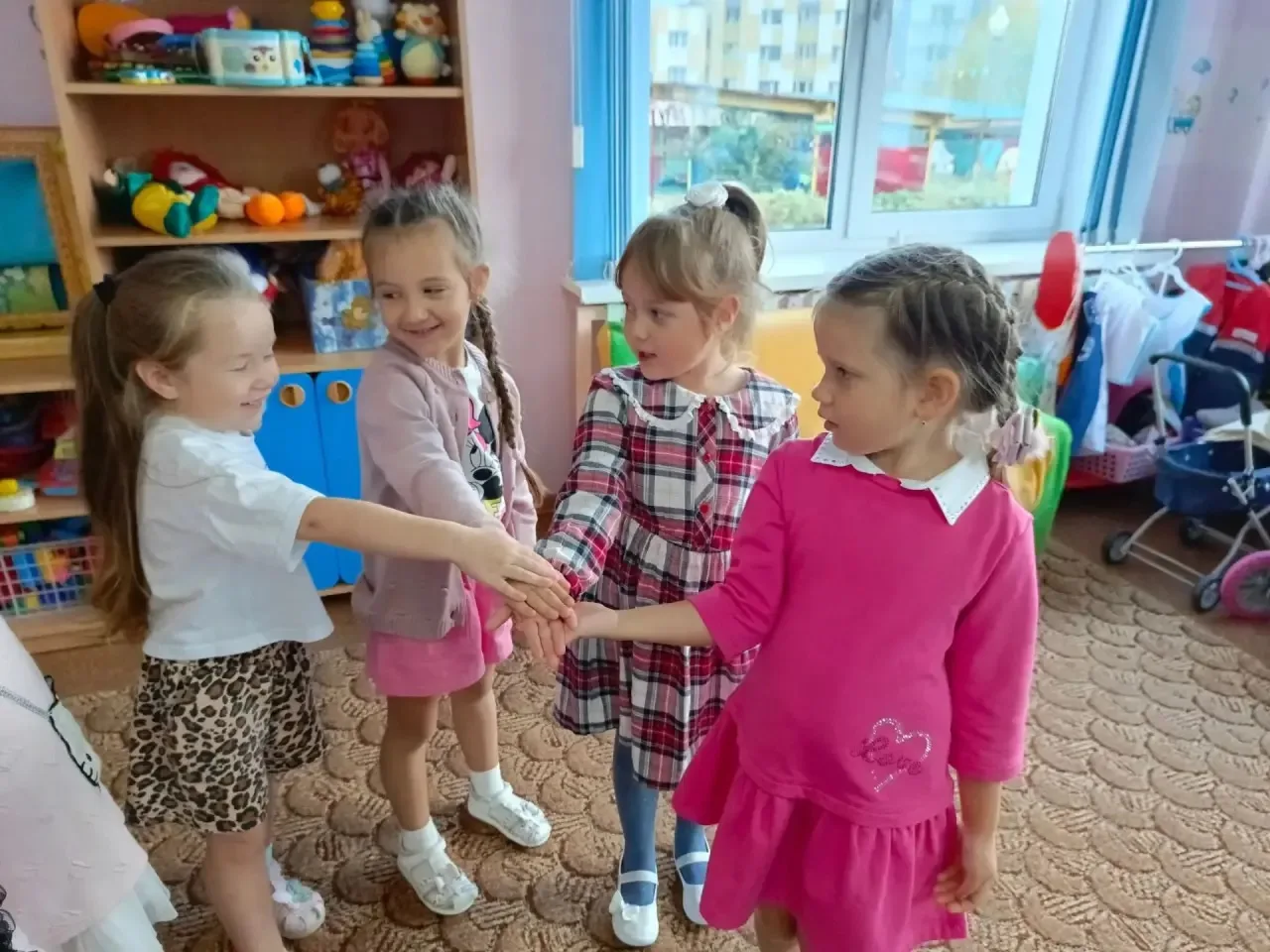 Строим не башню, а дружбу! 🤝💛