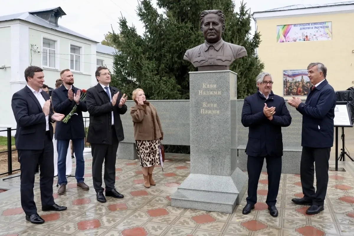 В Уразовке открыли памятник писателю Кави Наджми
