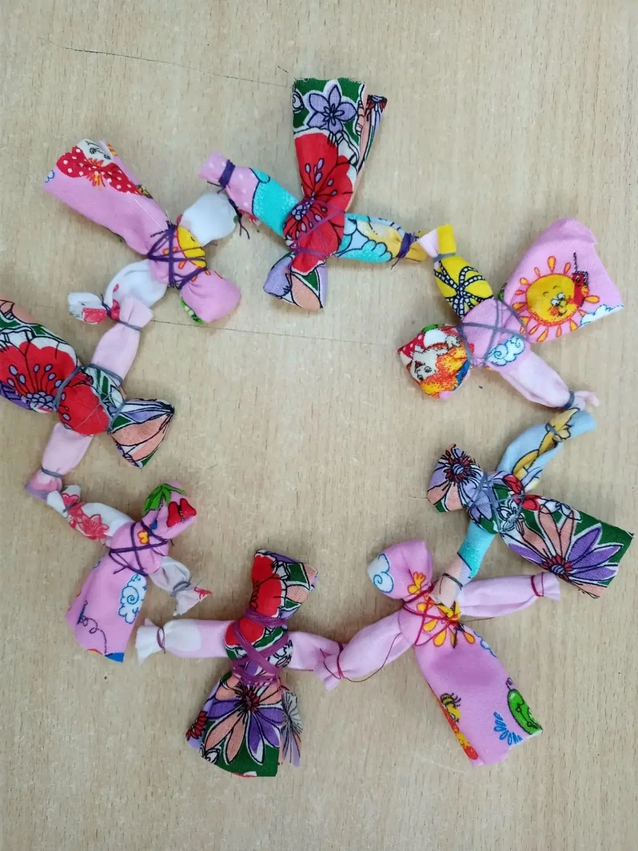Ученики кыштымской школы №4 изготовили обереги для наших солдат🙏