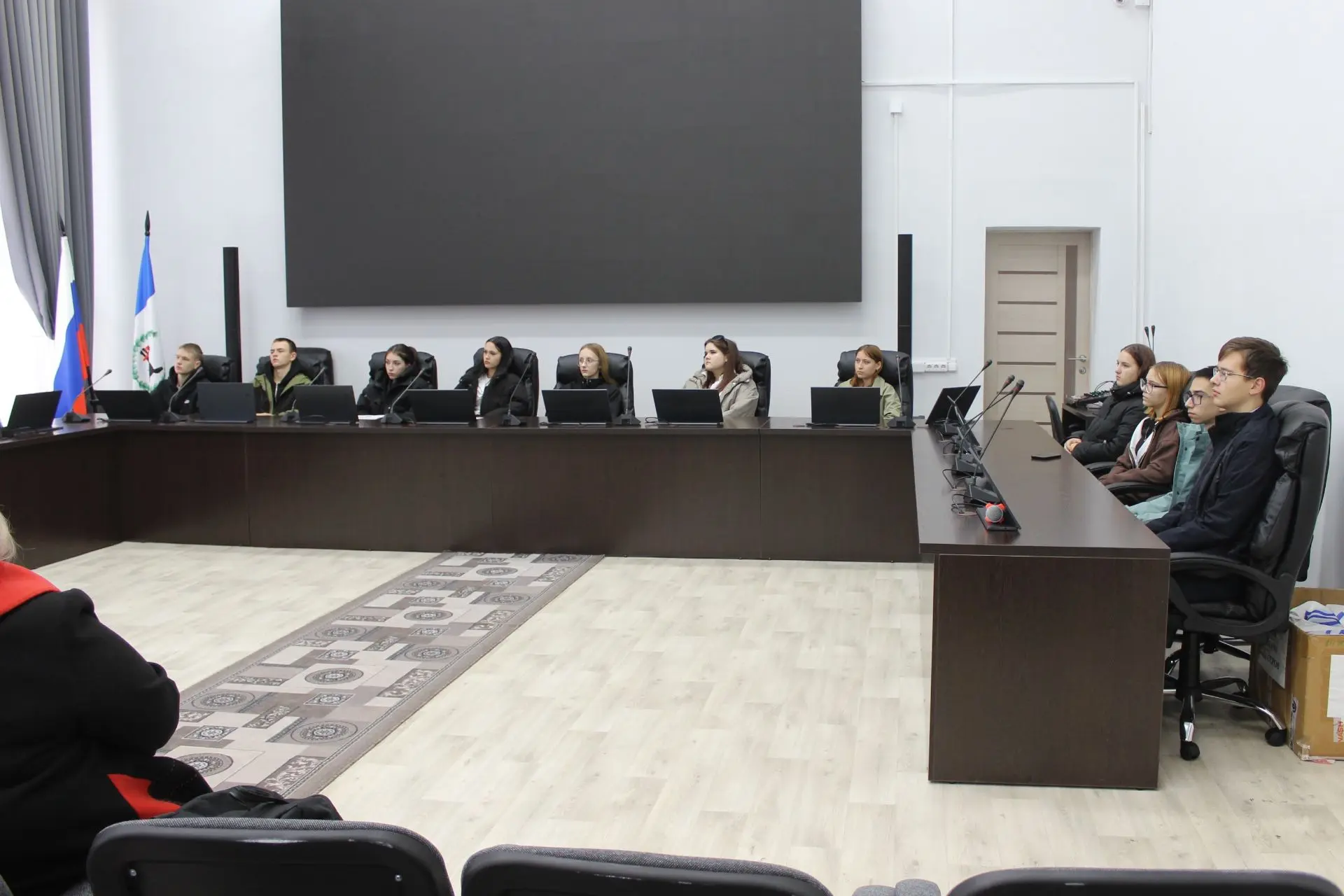 ✅ Сегодня администрацию Киренского округа посетили учащиеся 11А класса школы №5 г.Кирен...