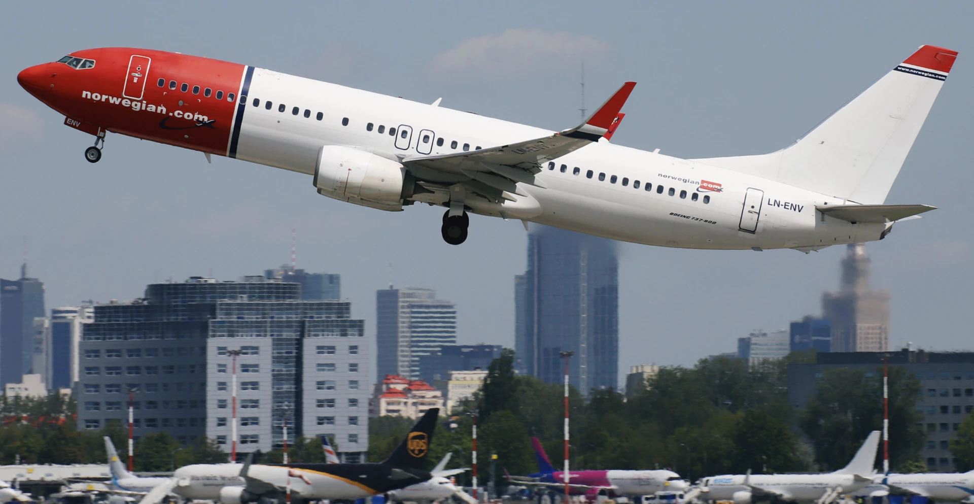 ✈️ Norwegian 737 вернулся в Берген из-за отказа двигателя
