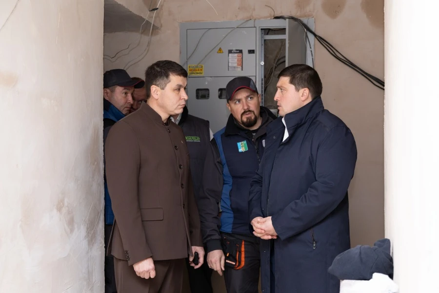 Радмир Беляев проконтролировал ход капремонта многоквартирных домов👷🏼