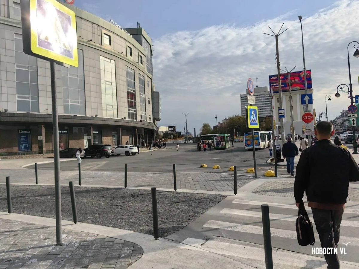 🚧🚌 Шлагбаум на Семёновской во Владивостоке завис в открытом положении