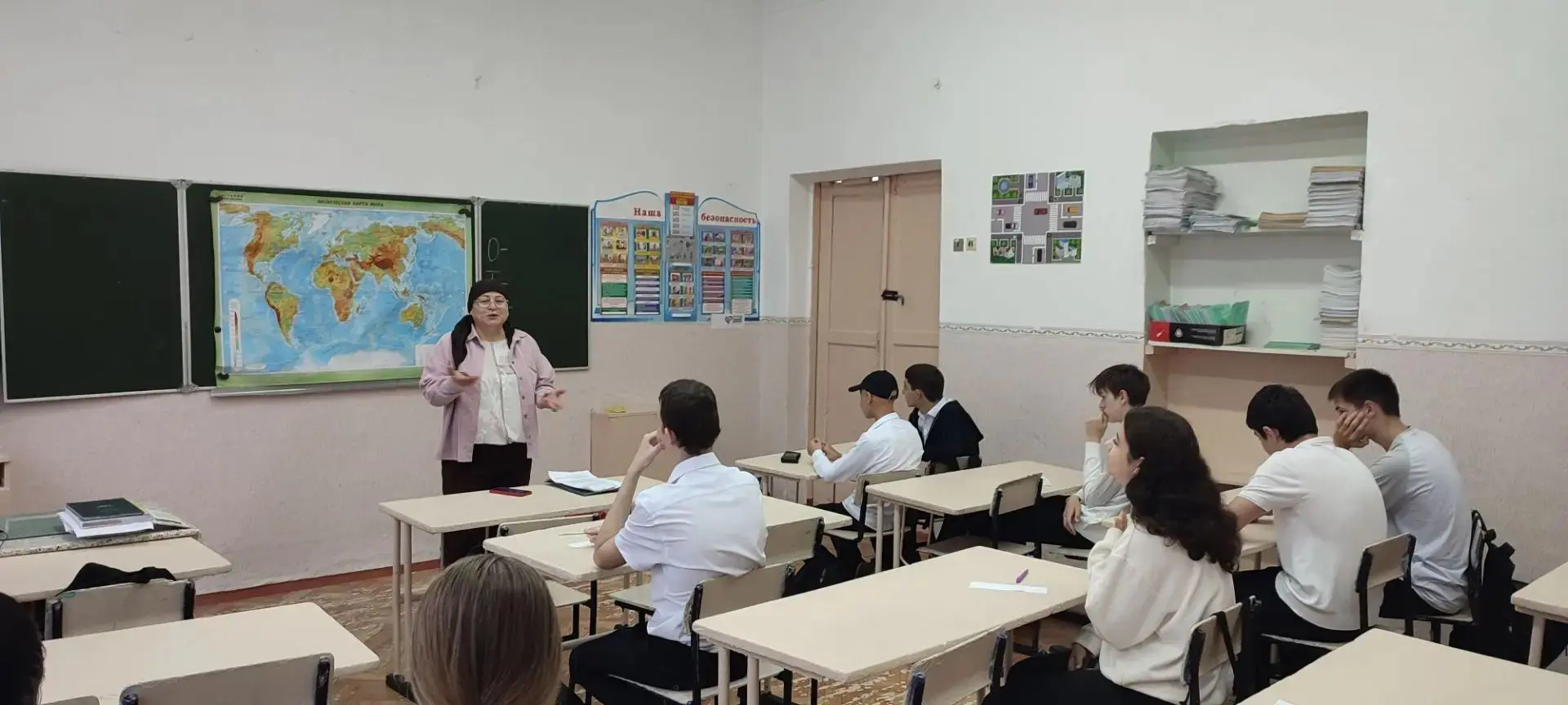 Сегодня в МКОУ СОШ №6 поселка Затеречный сотрудники Дома культуры провели проникновенну...