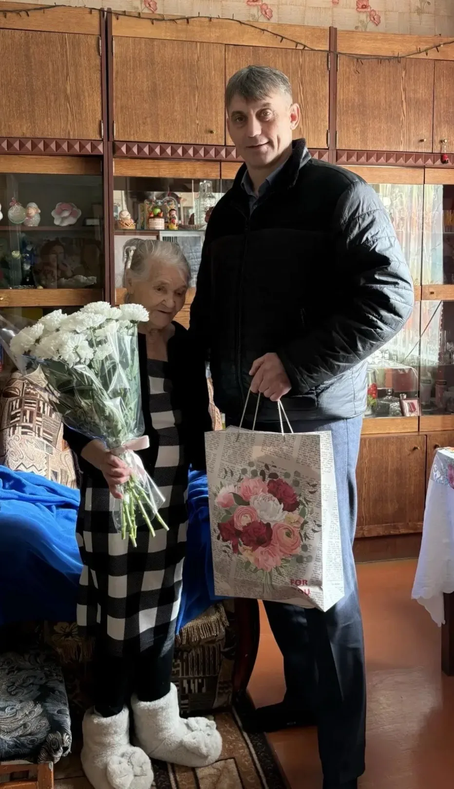 Вчера  глава городского поселения «Город Томмот» Александр Сергеевич Самарский поздрави...