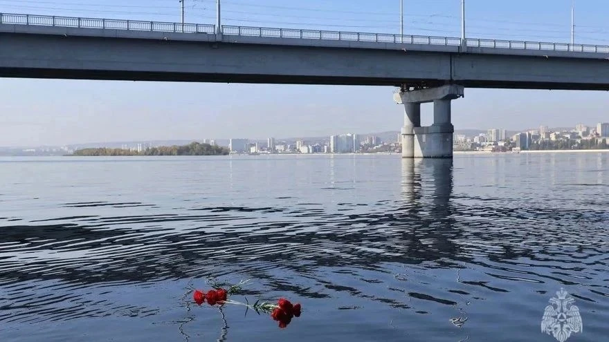 В Саратове пожарные почтили память погибших 23 года назад коллег