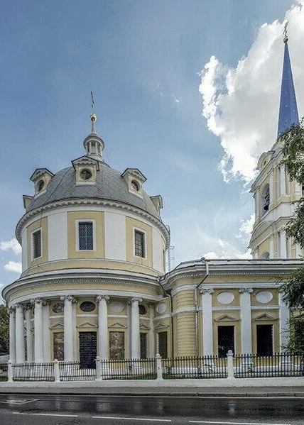 Басманный район Москвы, улица Радио. Сегодня с мужем и сыном предавались фланёрству