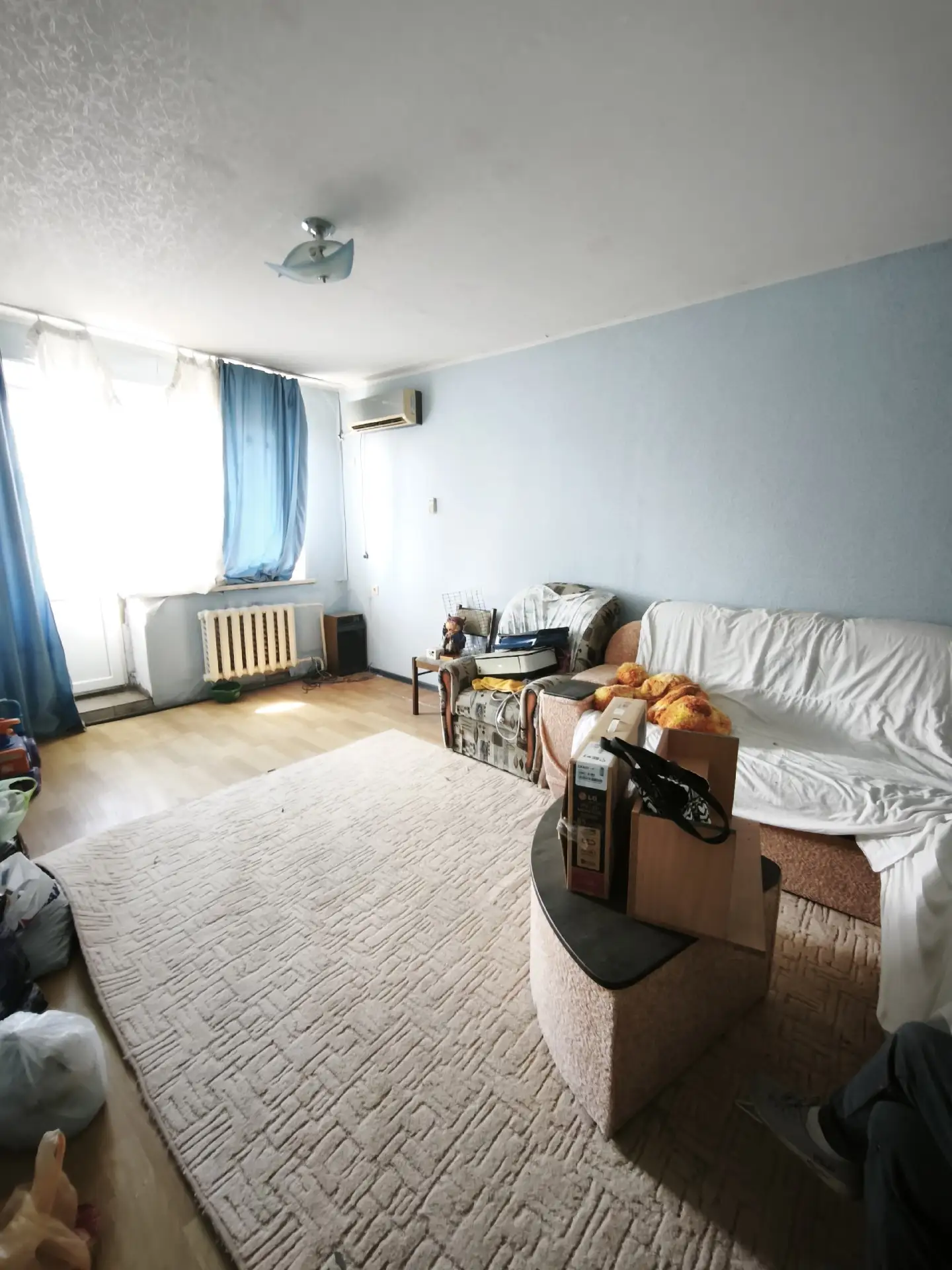Продам 2-х ком. кв-ру ул. 60 лет СССР 53 9/9. 54 кв.м. Не угловая, лифт не работает. Пл...