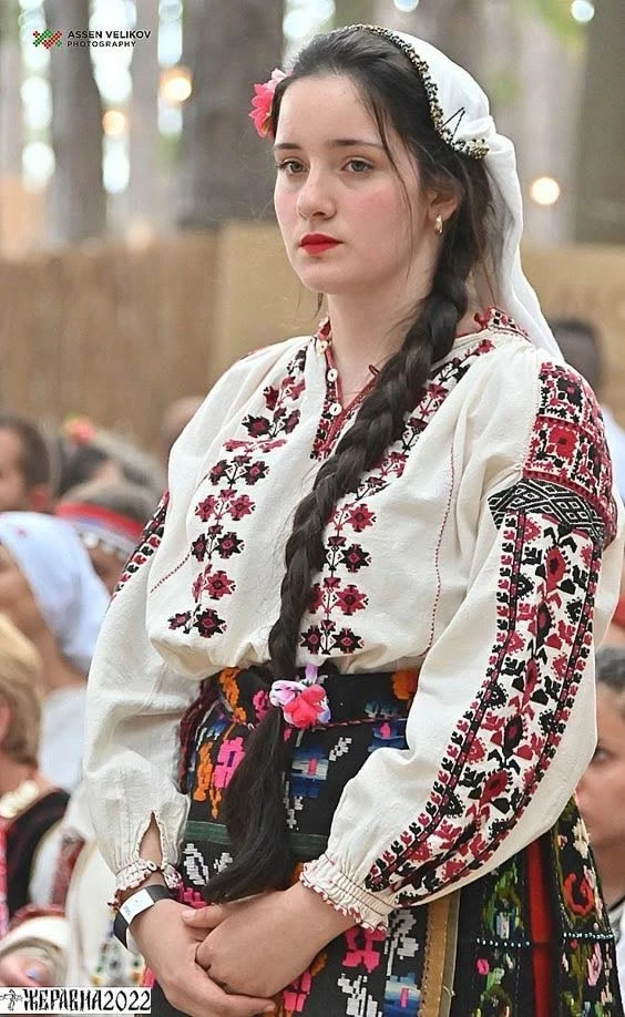 Традиционная болгарская одежда разнообразна, и в каждой этнографической области Болгари...
