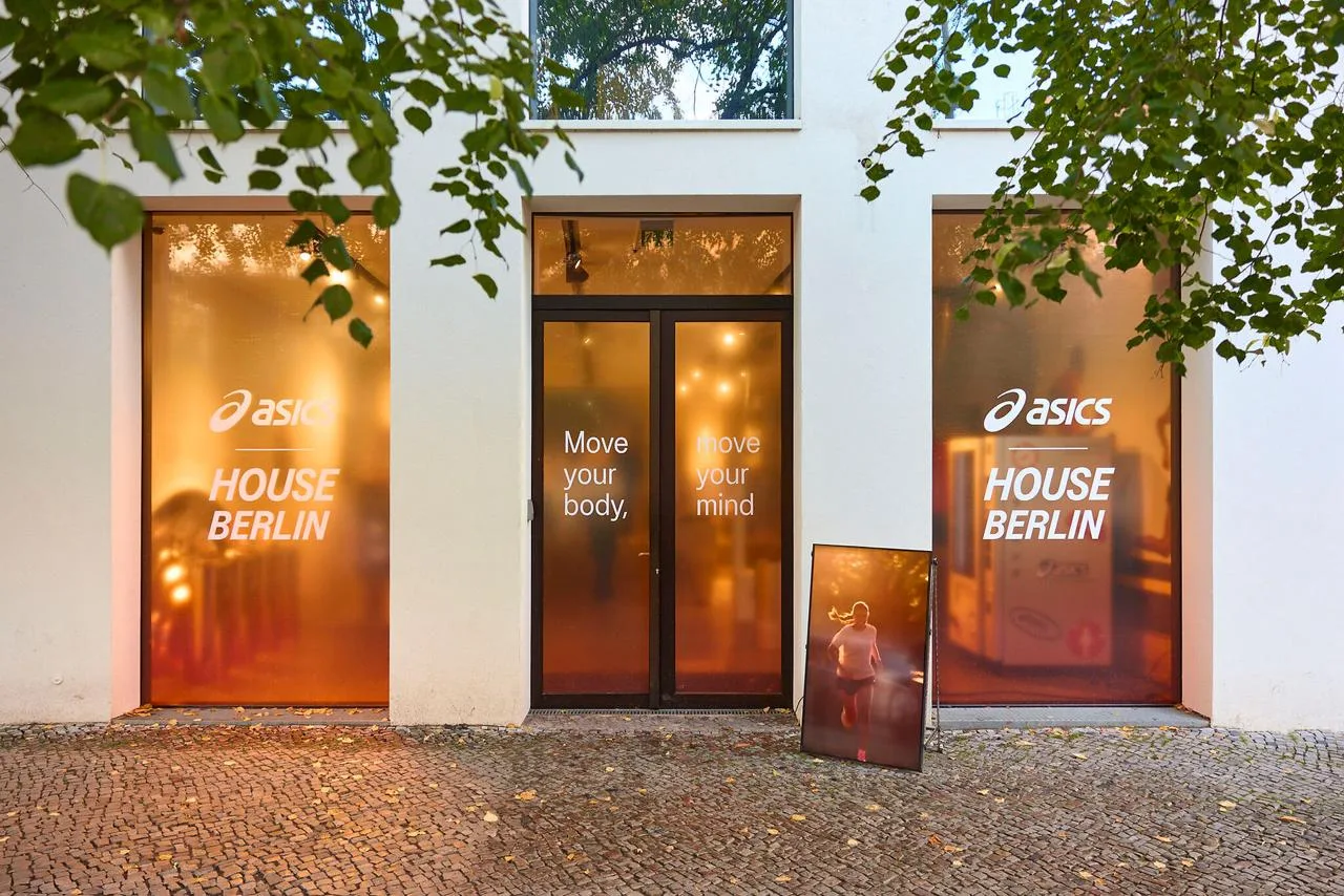 Поп ап ASICS House, Берлин 🇩🇪 приуроченный к проведению Берлинского марафона