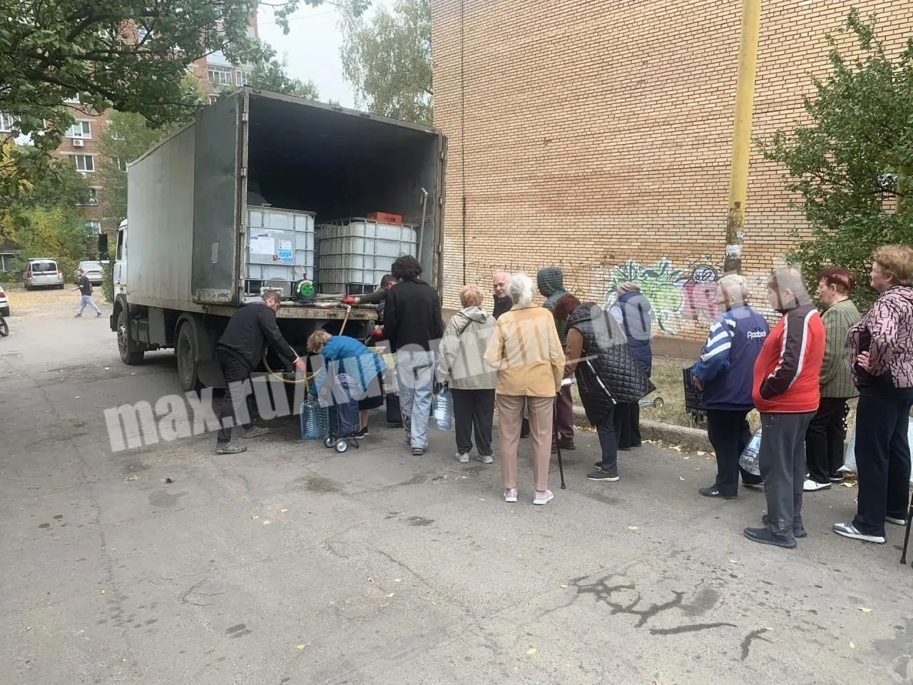 Сегодня в Киевском районе Донецка организовали бесплатную доставку 5 тонн питьевой воды