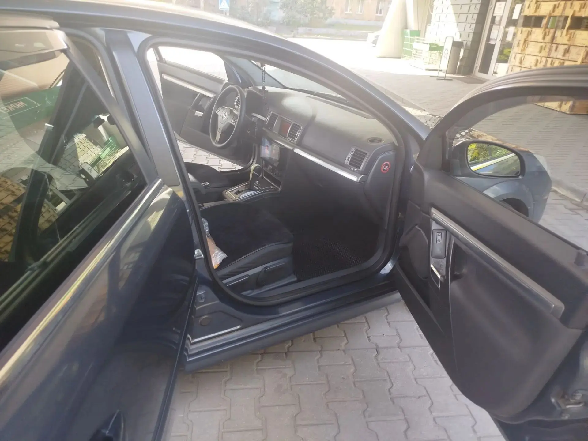 Продам Opel signum 2006года,2.2 директ на автомате,17 колеса, машина ухоженная,сел и по...