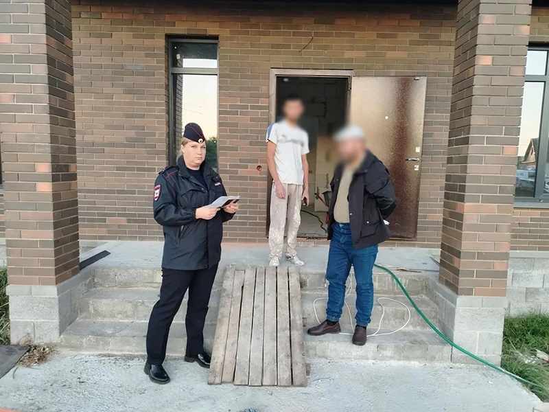 В Алексеевском округе в ходе операции «Нелегал – 2026» выявили иностранца, работавшего ...