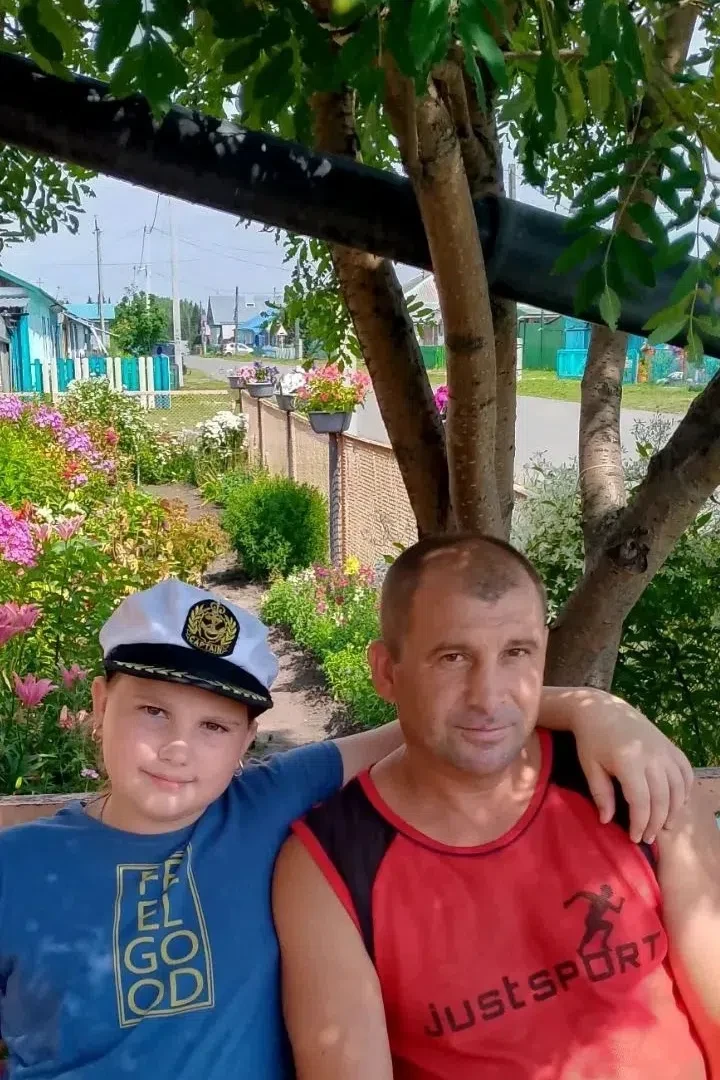 📸 В школьной фото-акции «Обнимая папу» принимает участие Лисина Вероника👨‍👧