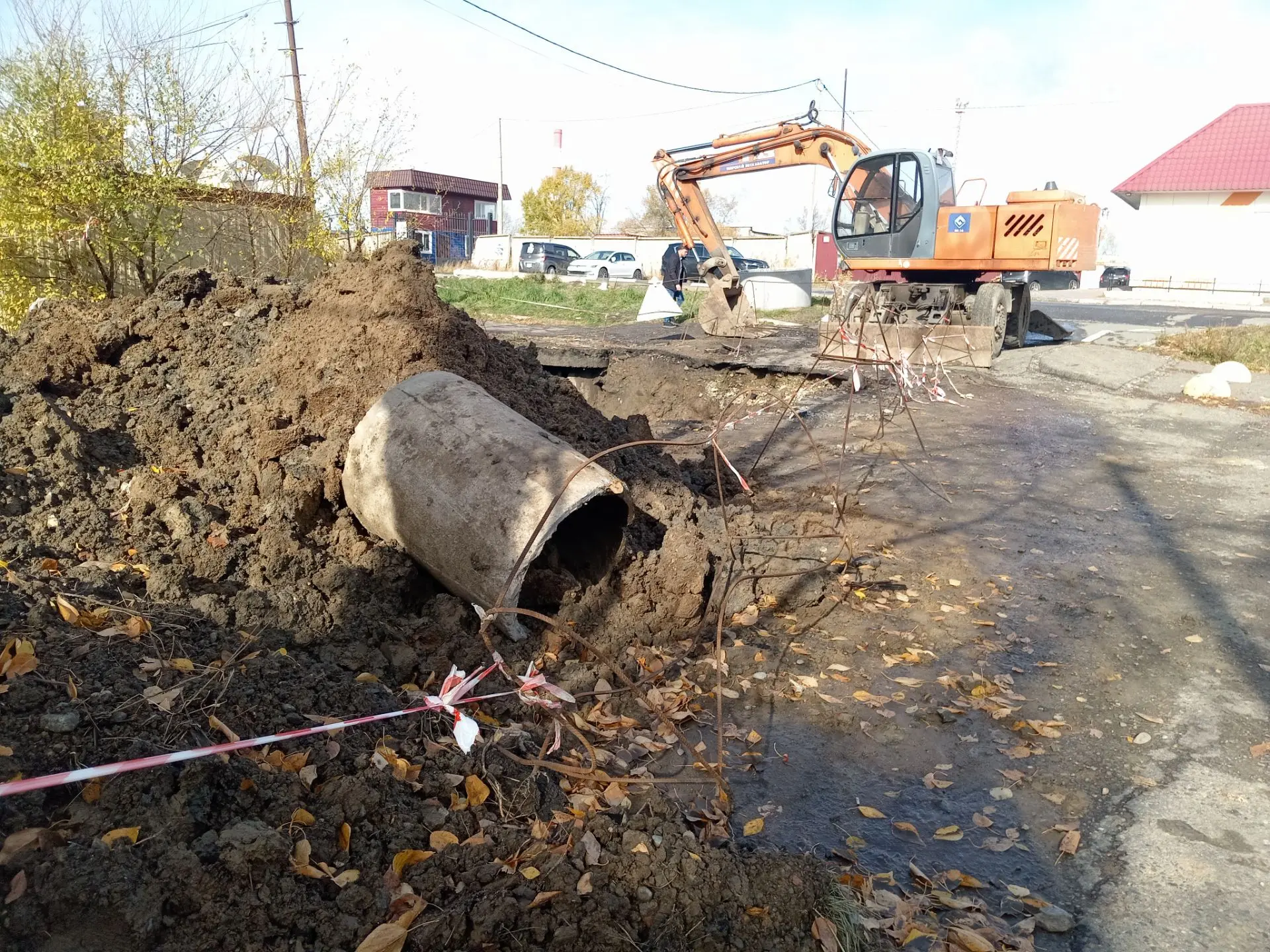 🚜 Ремонт водопропускной системы ведётся на одном из самых проблемных участков Амурска ...